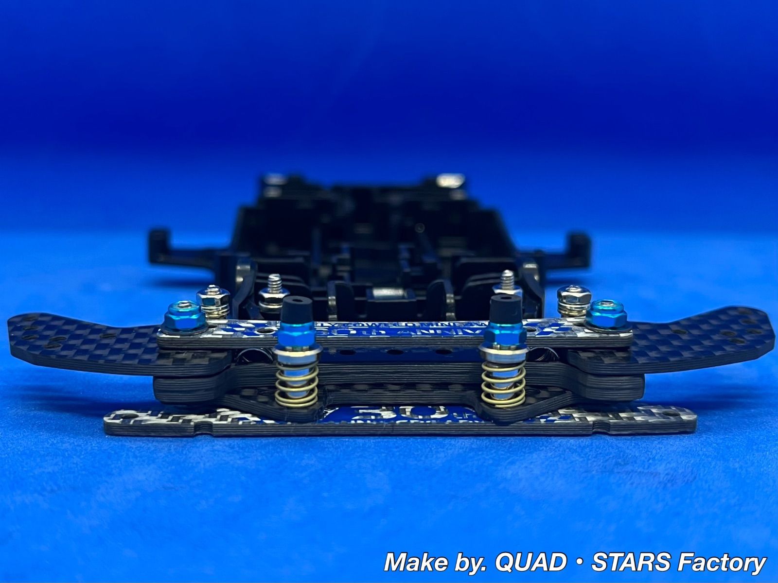 【ミニ四駆・MA用】2軸ATピボットバンパー　30周年／シルバー　フルカーボン ミニ四駆・MAシャーシ用】2軸ATピボットバンパー 30th ANNIVERSARY