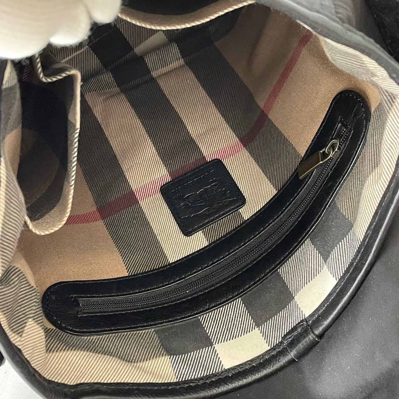 BURBERRY バーバリー ショルダーバッグ 黒 CNQINCHOQIN スクエア 磁石 