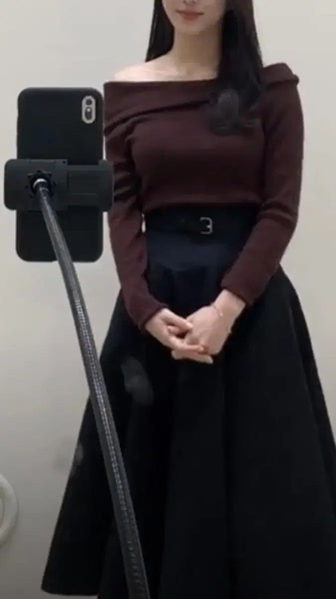  SIE シエ ウィンド オフショルダー バーガンディー ダナさん着用 半袖(Tシャツ) Tシャツ カットソー