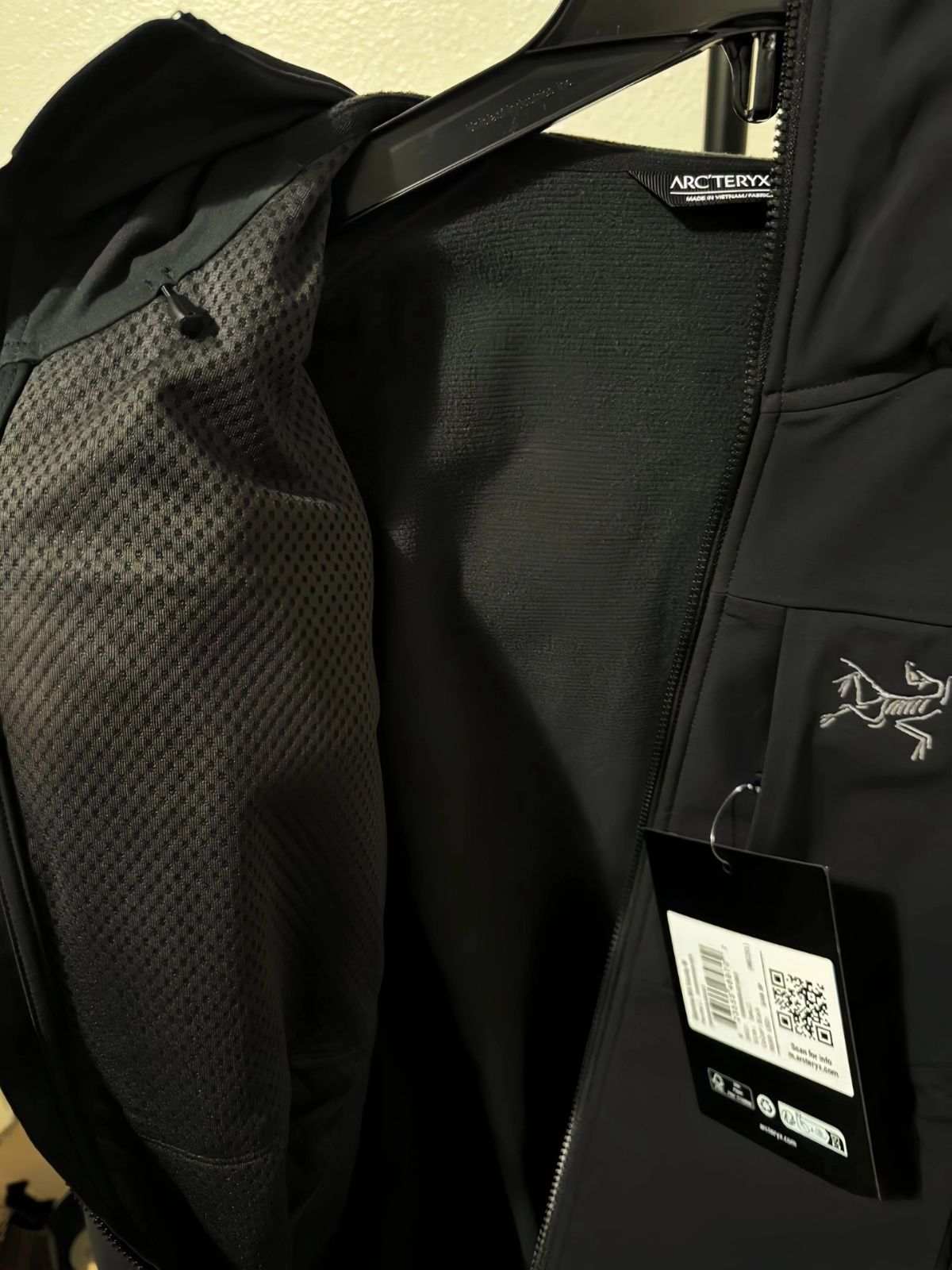 未使用 ARC'TERYX アークテリクス GAMMA シリーズ Mx HOODY ソリッドカラー ウォーム ソフトシェル フード付き フィット ジャケット アウトドア ハイキング 防水 防風 通気性 ジャケット メンズ ブラック