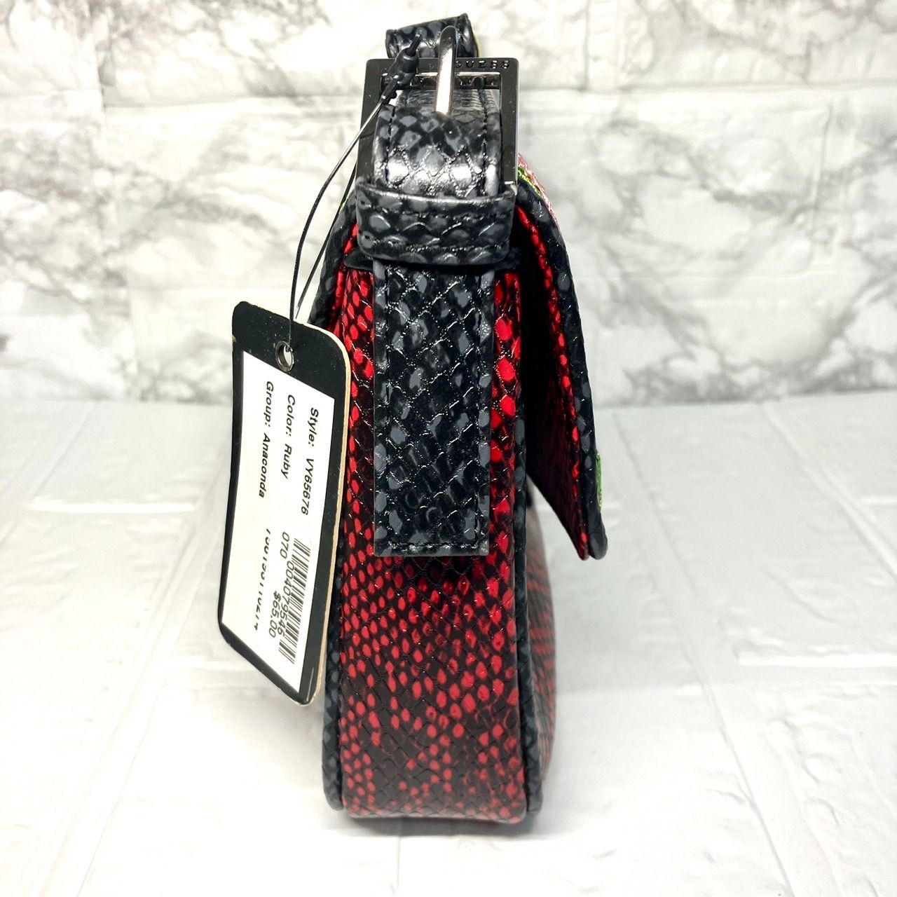 ✨【新品】GUESS ゲス ショルダーバッグ パイソン 花柄 レッド - メルカリ
