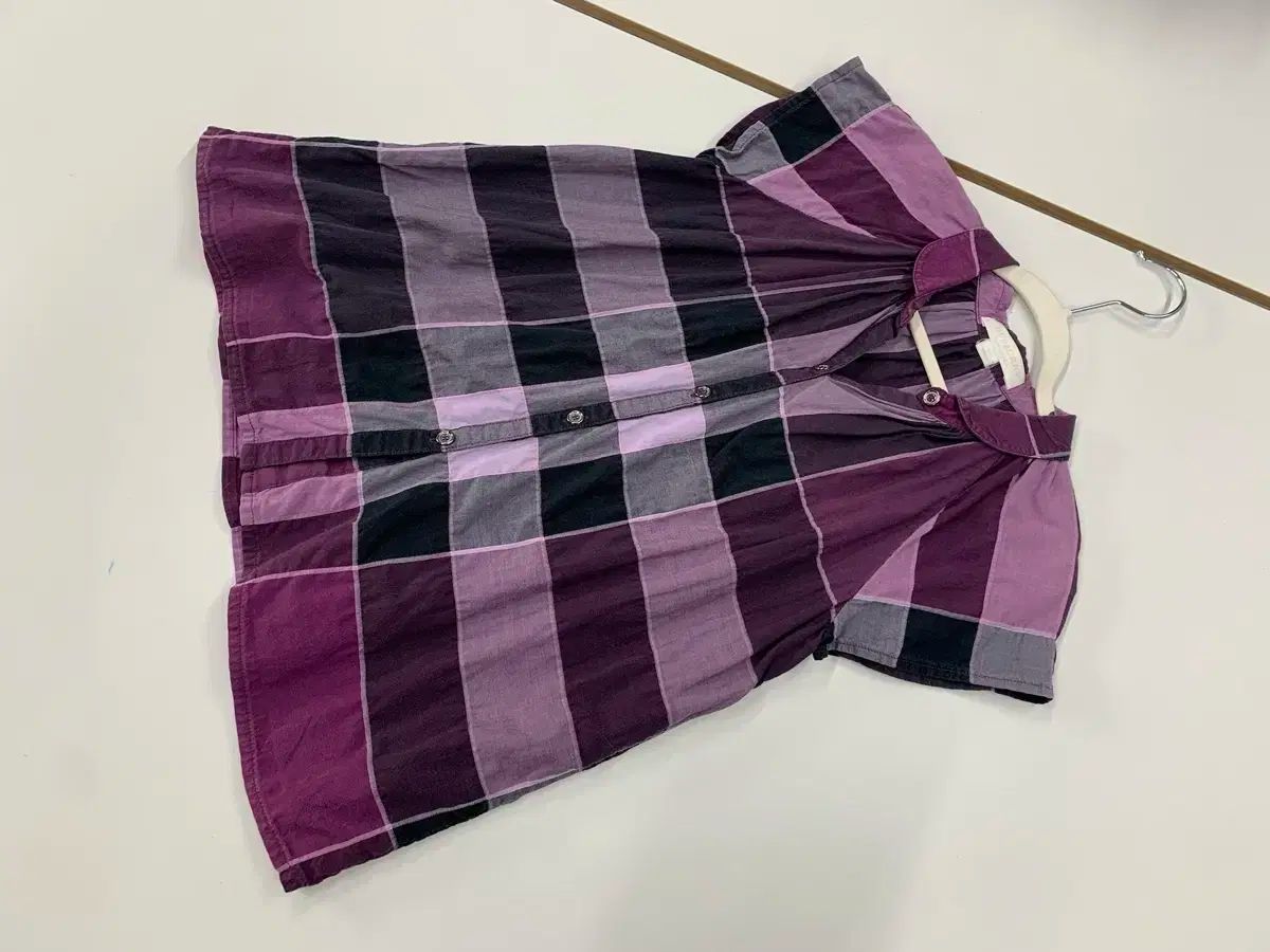 会員様限定 お買い得商品 特別ベビー・キッズ - ブラウス 6Y ) BURBERRY(バーバリー トップス