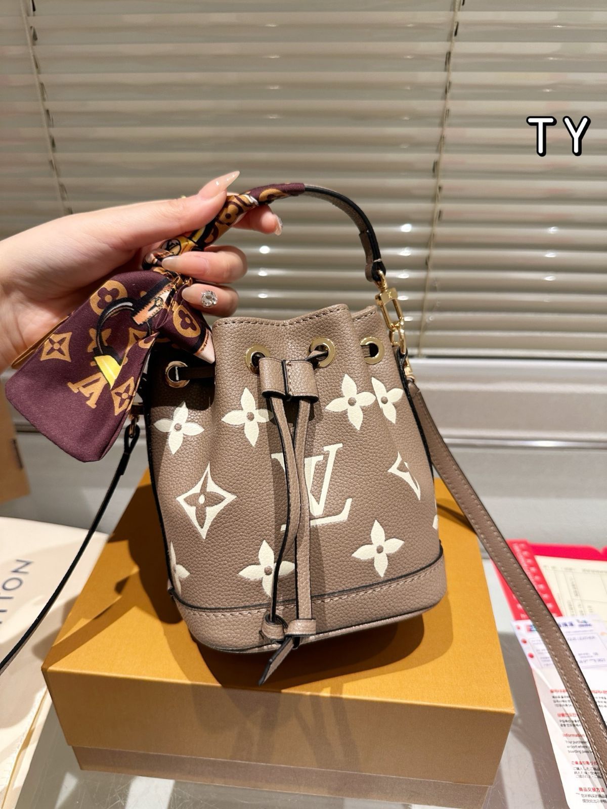【コンパクトなサイズが可愛い】LV ナノ・ノエ バックパック フェミニン /優しい色味】Louis Vuittonナノノエ バックパック