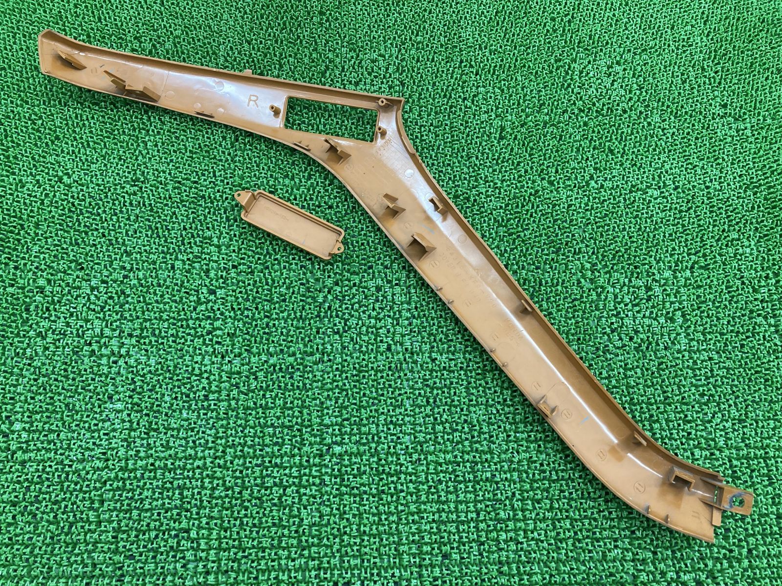 フュージョン ロアカウル 右 KS4 ホンダ 純正 中古 バイク 部品 MF02 修復素材やペイント素材に 品薄 希少品 アンダーカウル 車検 Genuine