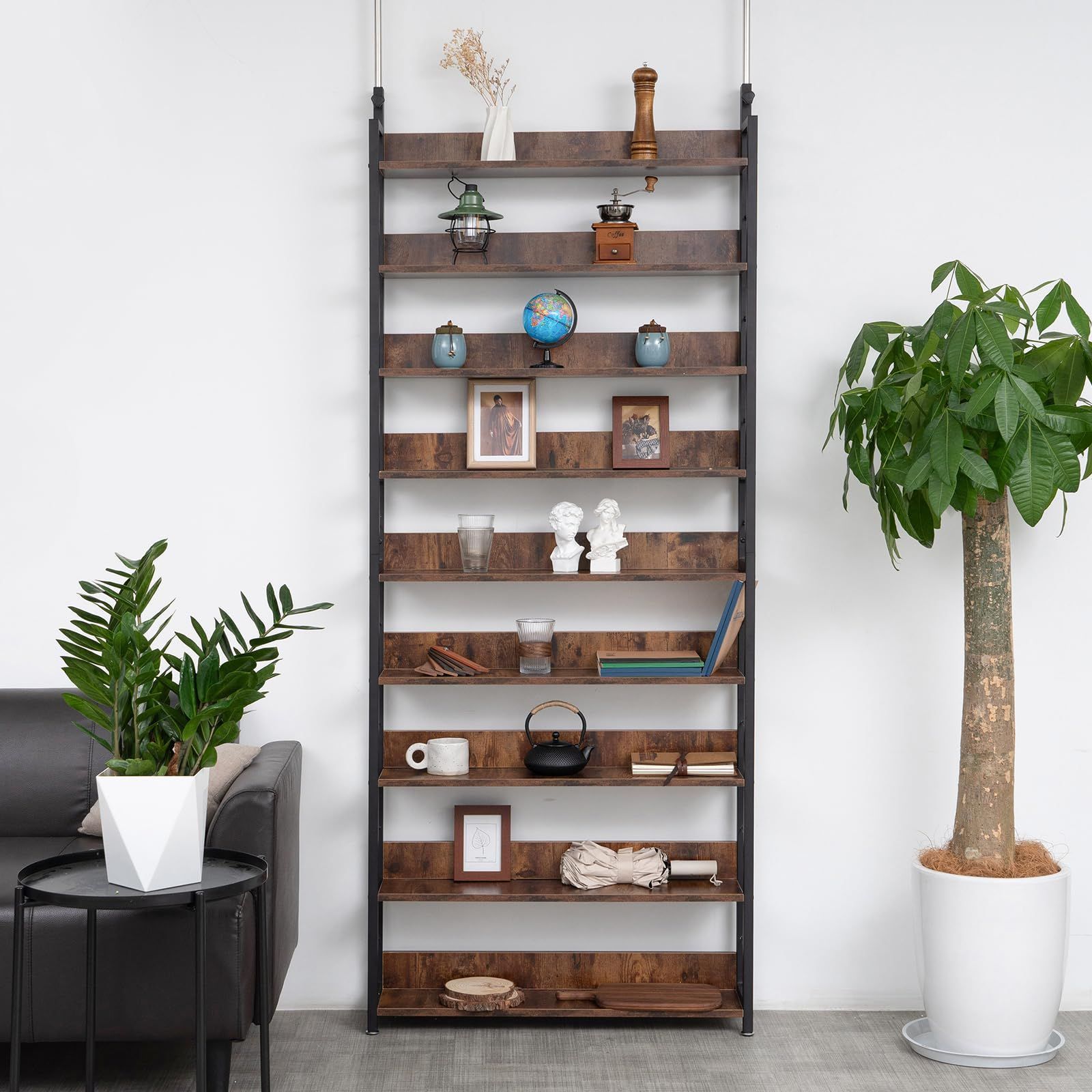 CD棚 収納棚 オープンシェルフ 壁面収納 突っ張りラック 9段 大容量 安定 本棚 本棚 おしゃれ 突っ張り 木製 薄型 スチール製フレーム コミックラック 幅80×奥行17×高さ210.5-275cm 組立品 スリム ブラウン 突っ張り式 幅80cm