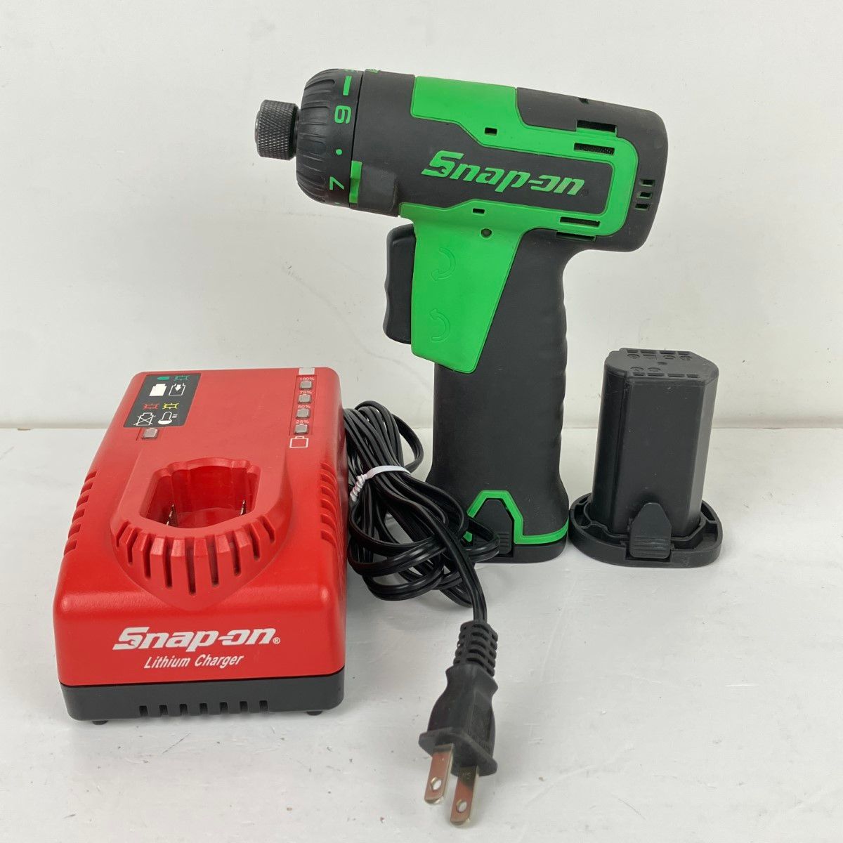 ЗЗSnap-on スナップオン 7.2v 充電式スクリュードライバー 充電器 バッテリー×2付 米国規格 CTSJ661G