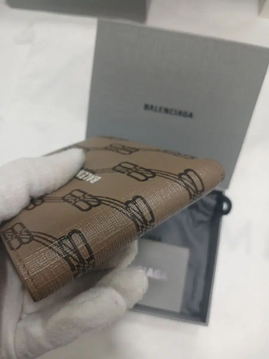 の詳細が記載されたフルボックス ギフトあり