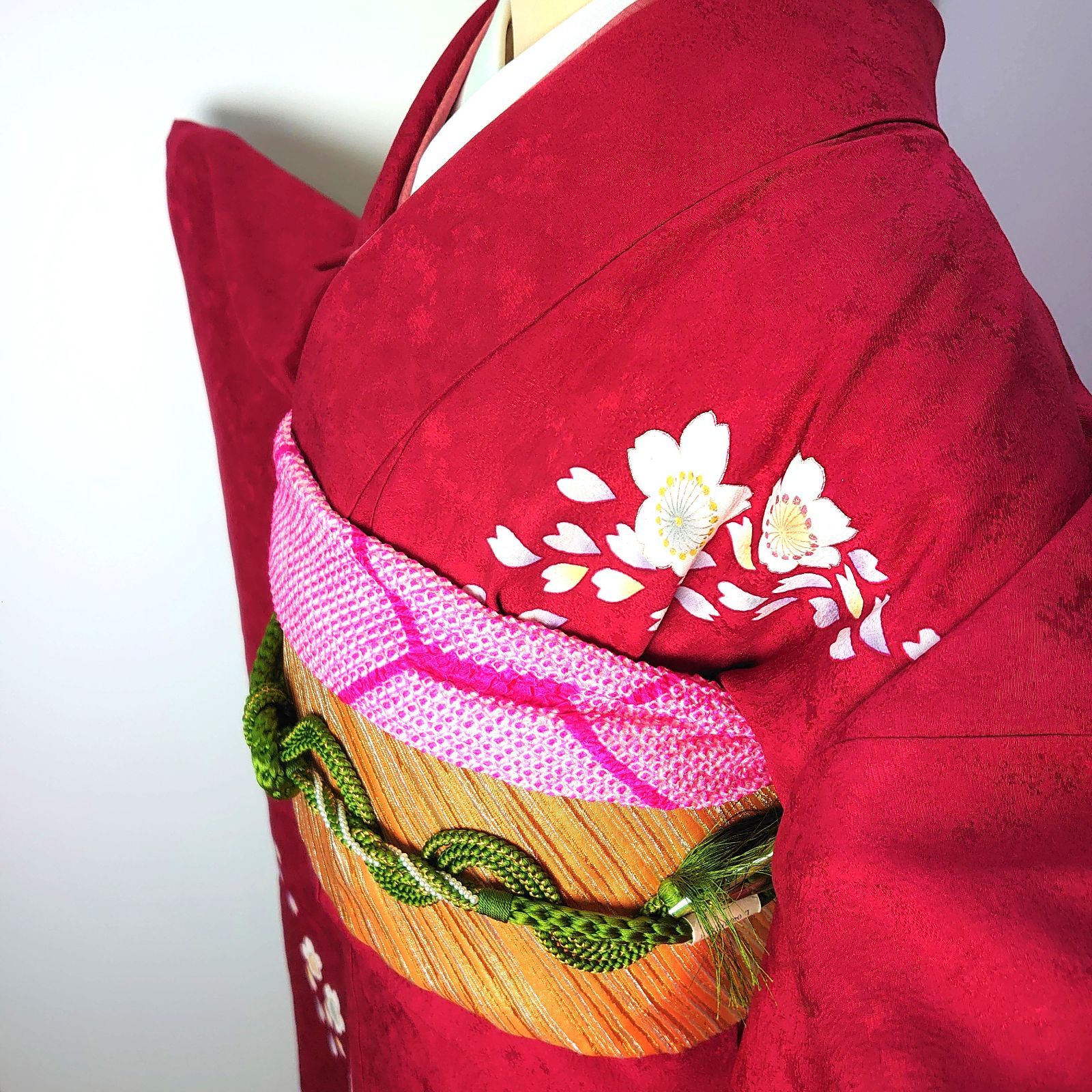 ★少々難あり★正絹 振袖 仕立て上がり リメイク-B 送料無料】【中古】 振袖 正絹（展示品 ランクS 黒 赤 桜 紅葉