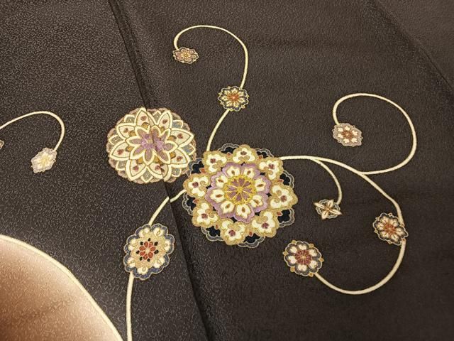 平和屋着物○訪問着 駒刺繍 貝紫 花唐草文 暈し染め