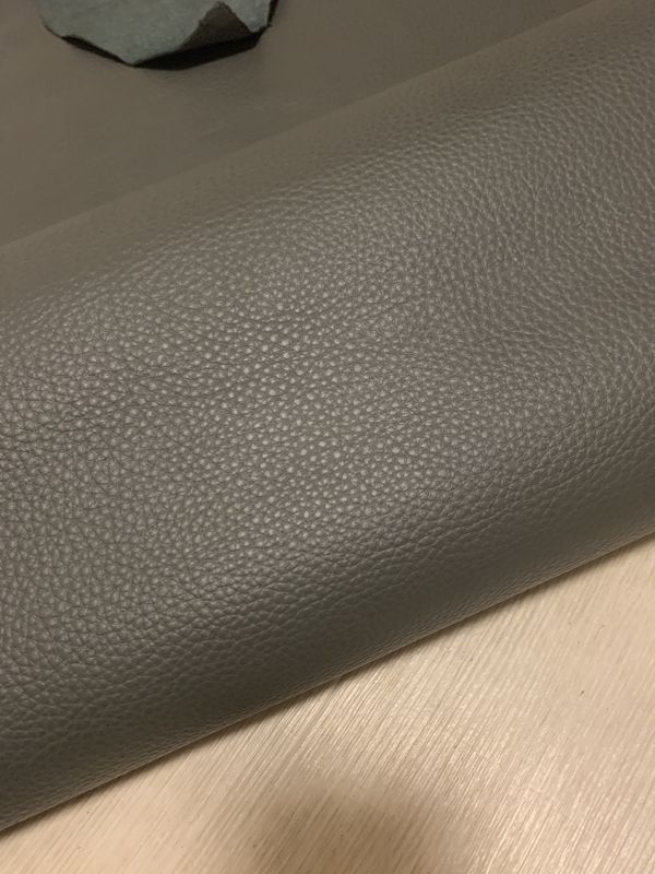 アッシュグレー 275ds クロム革 牛革 国産 レザー シュリンク加工 はぎれ 一枚革 レザークラフト 革 皮 本革 diy 生地 材料