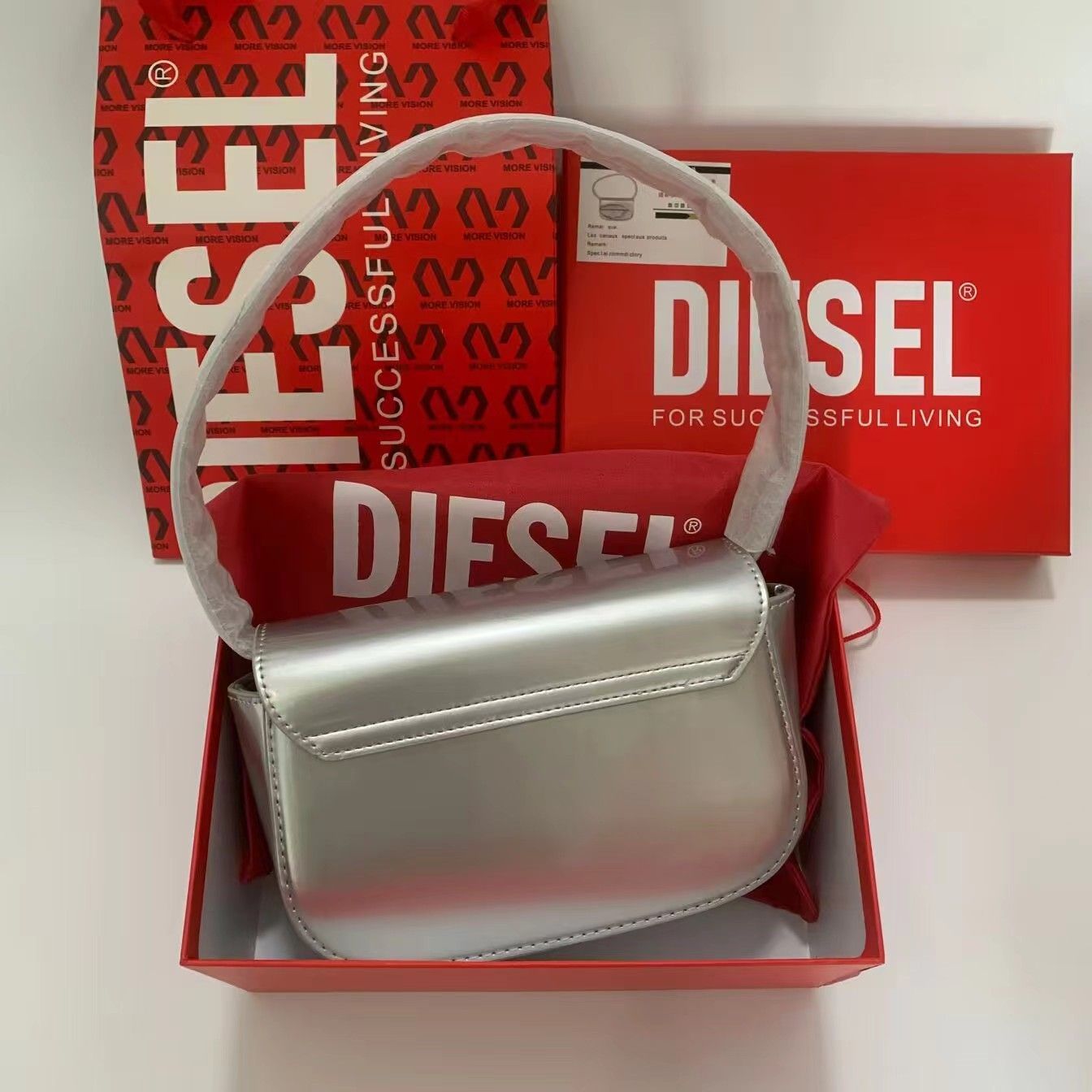 人気新品未使用 DIESELディーゼル 1DR レザークロスボディバッグ ハンドバッグ ボディバッグ シルバー - メルカリ