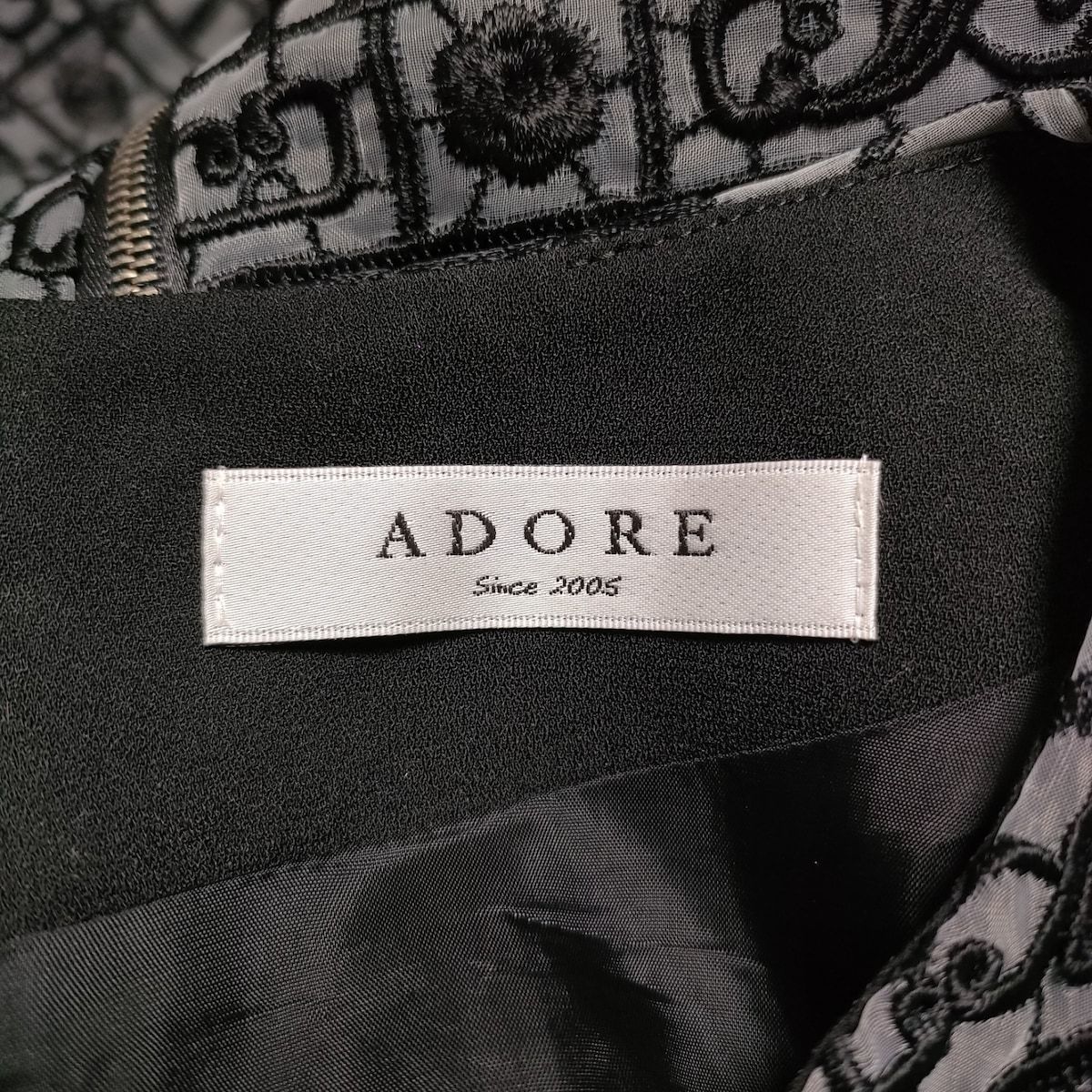 ADORE(アドーア) ワンピース サイズ38 M レディース - 黒×白 長袖/ひざ