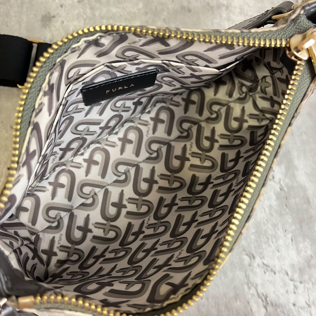 良品】 FURLA フルラ ショルダーバッグ トートバッグ アテナ ロゴ総柄 