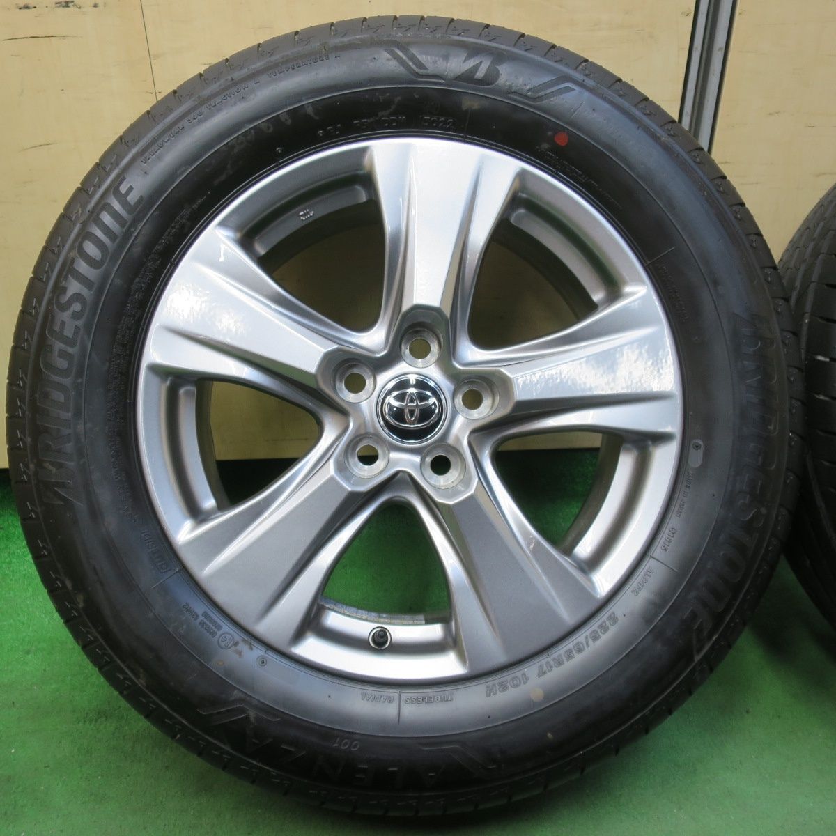 送料込み。トヨタ純正 80 60 ハリアー ブリヂストン スタッドレス