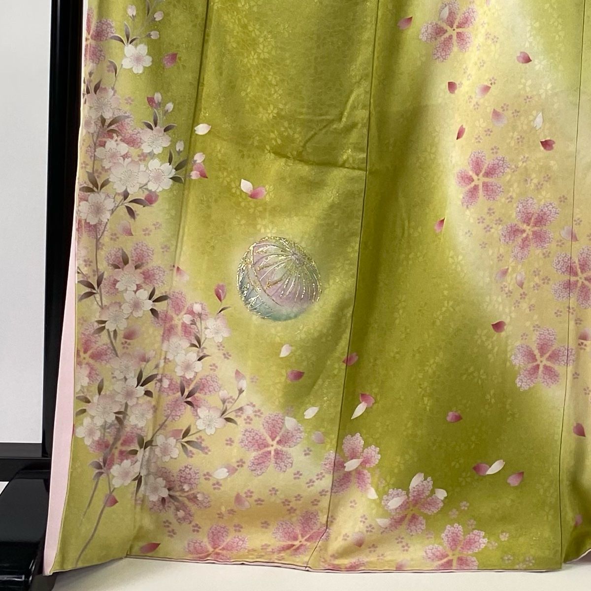 振袖 身丈170.5cm 裄丈66cm M 袷 手鞠 桜 箔 銀通し 抹茶色 正絹
