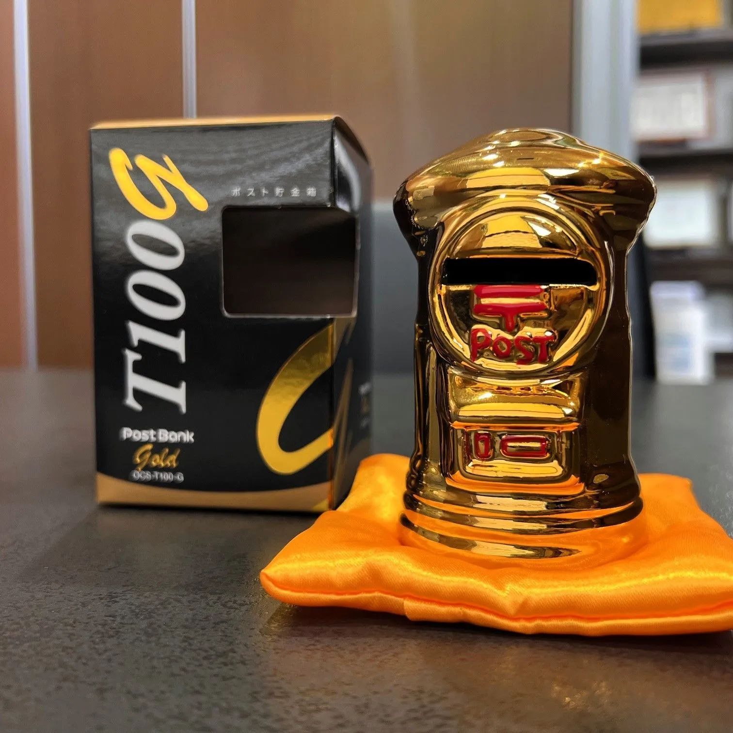 ポスト型貯金箱30cm (座布団付き) 金色 ポスト型貯金箱座布団付き
