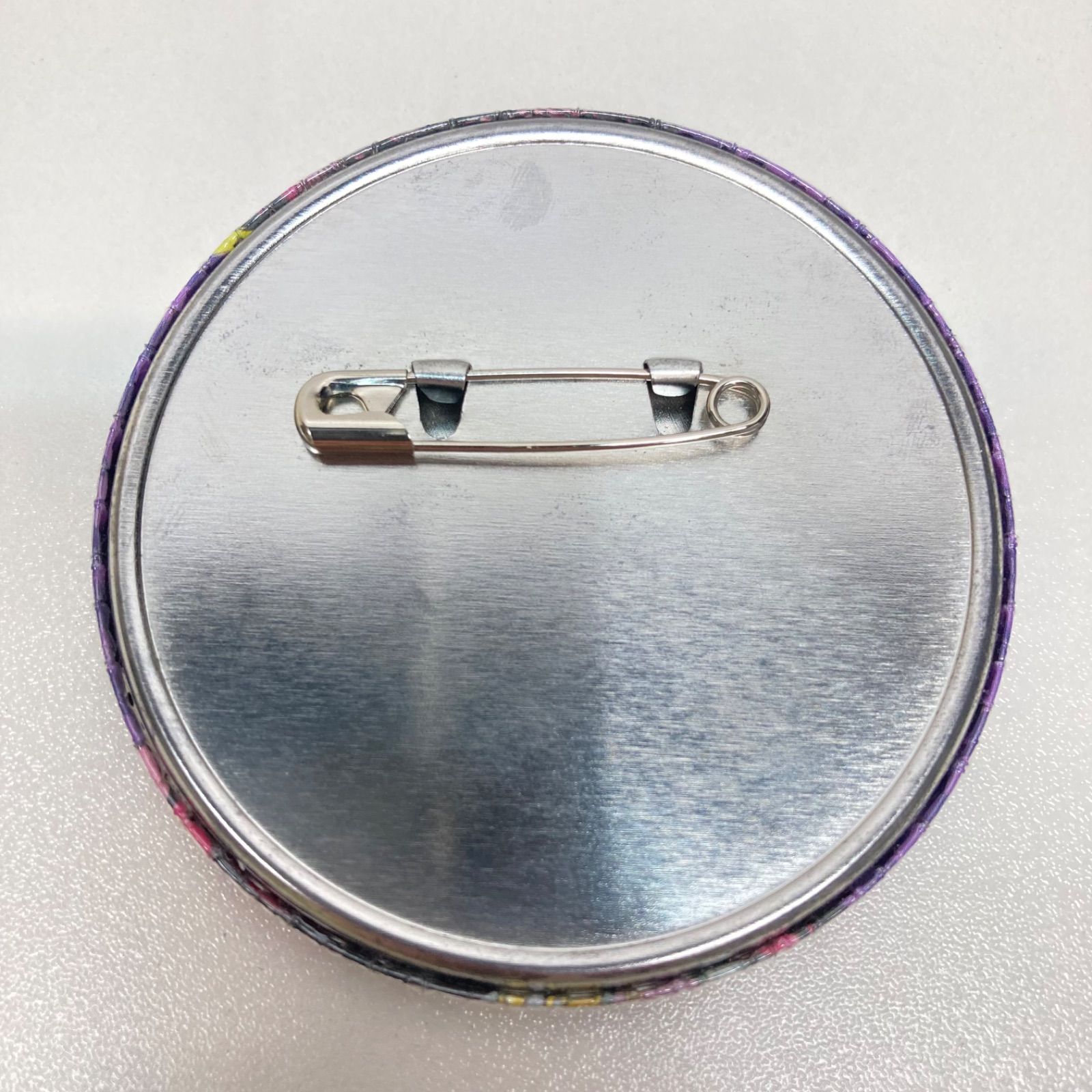 ◇ジョジョ 東方仗助 缶バッジ 荒木飛呂彦原画展 S市杜王町 2017