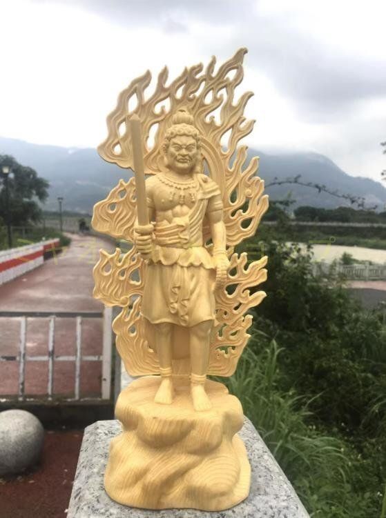 新入荷 精密彫刻 不動明王 木彫 仏像 不動明王立像 檜木 高約28cmWPおすすめ注目1011