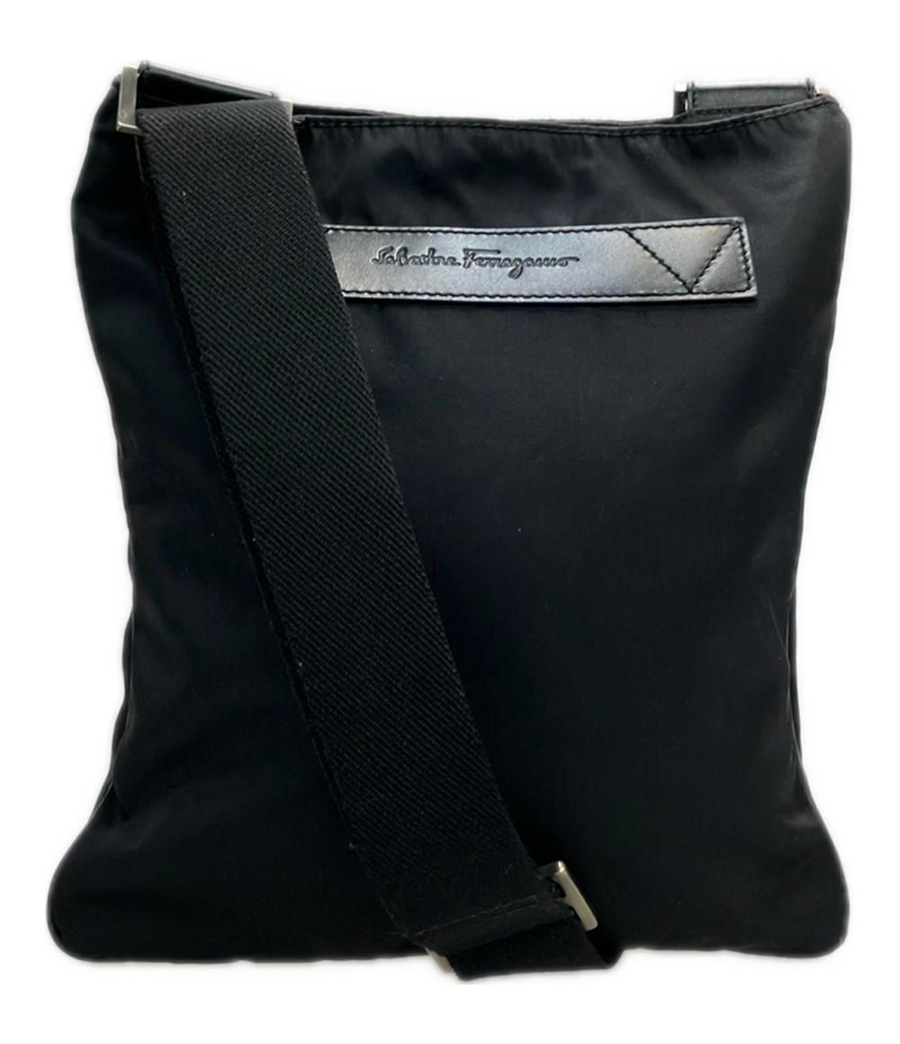 サルヴァトーレフェラガモ ショルダーバッグ 斜め掛け ナイロン