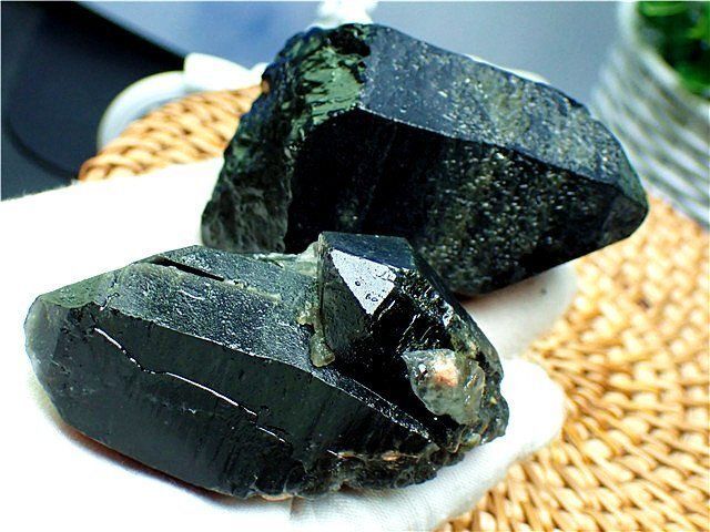 チベット産天然モリオン(黒水晶）原石B85C3/110C26D チベット産天然モリオン(黒水晶）原石B85C3/110C26D - メルカリ
