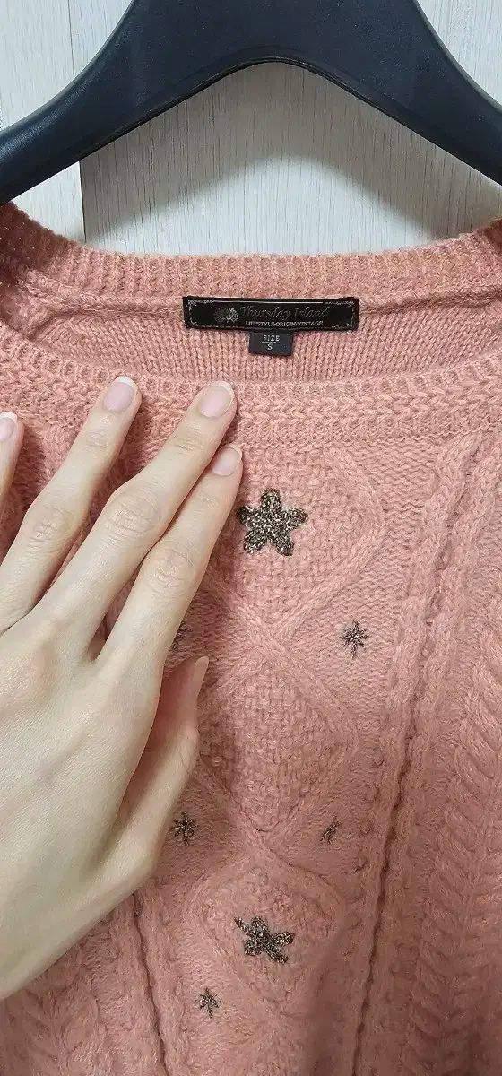  Thursday Island サースデーアイランド ケーブル 漁師 組織 金属刺繍 プルオーバー ピンク スモール 長袖 ニット セーター