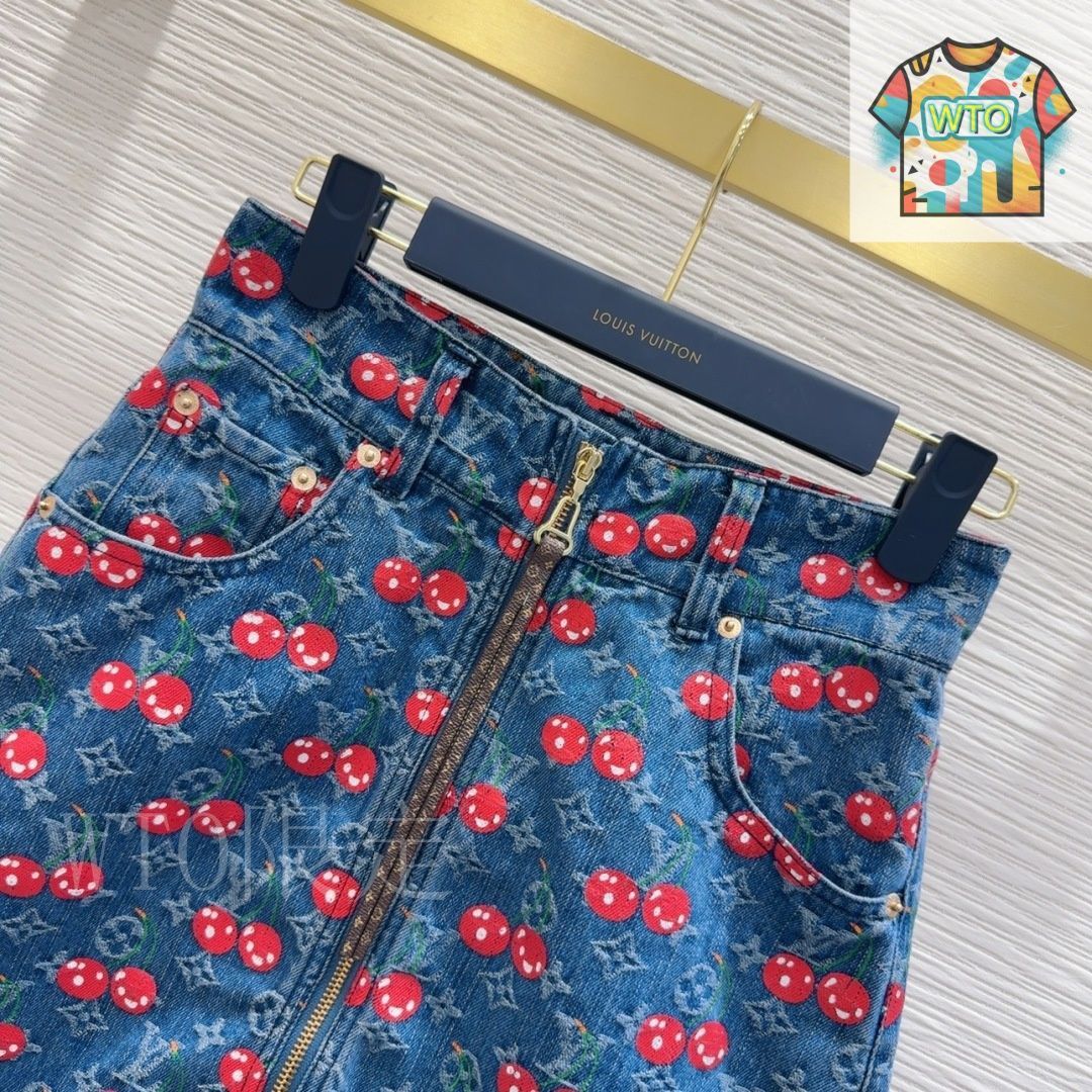今日 Louis Vuitto デニムスカート