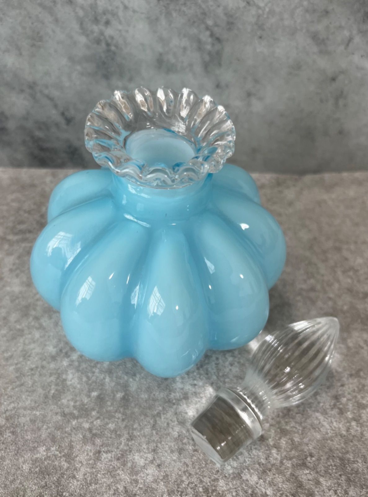アンティークフェントン パフュームボトル香水瓶ベビーブルー メロン