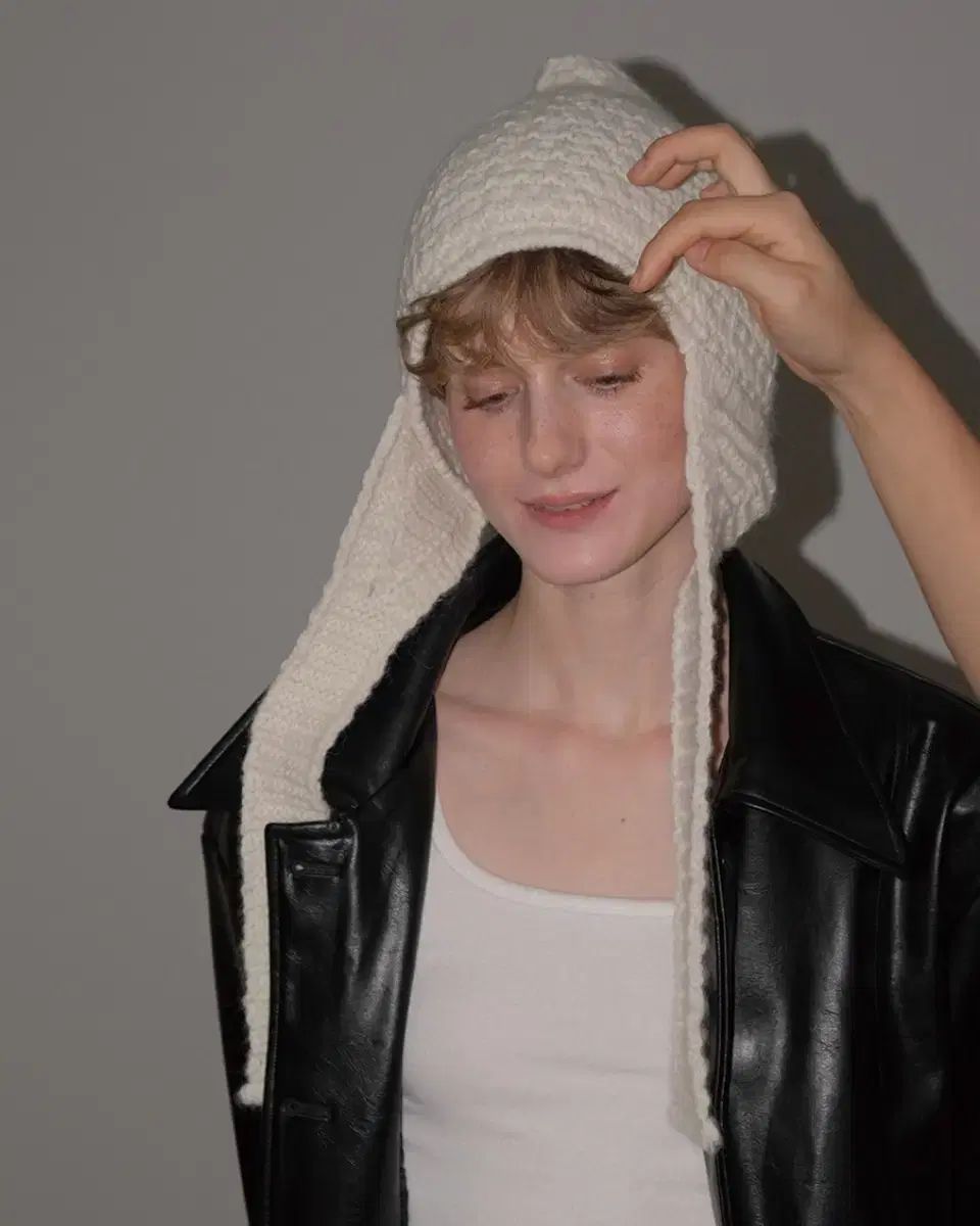 BTS V 着用 Celine(セリーヌ) トリオンフ カシミヤ ビーニー BTS・テテ