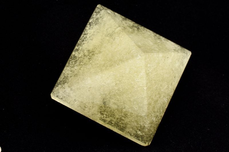 1点物】宇宙の神秘 リビアングラス 30x23.5mm ピラミッド 置物 1点物】宇宙の神秘 リビアングラス 30x23.5mm ピラミッド 置物
