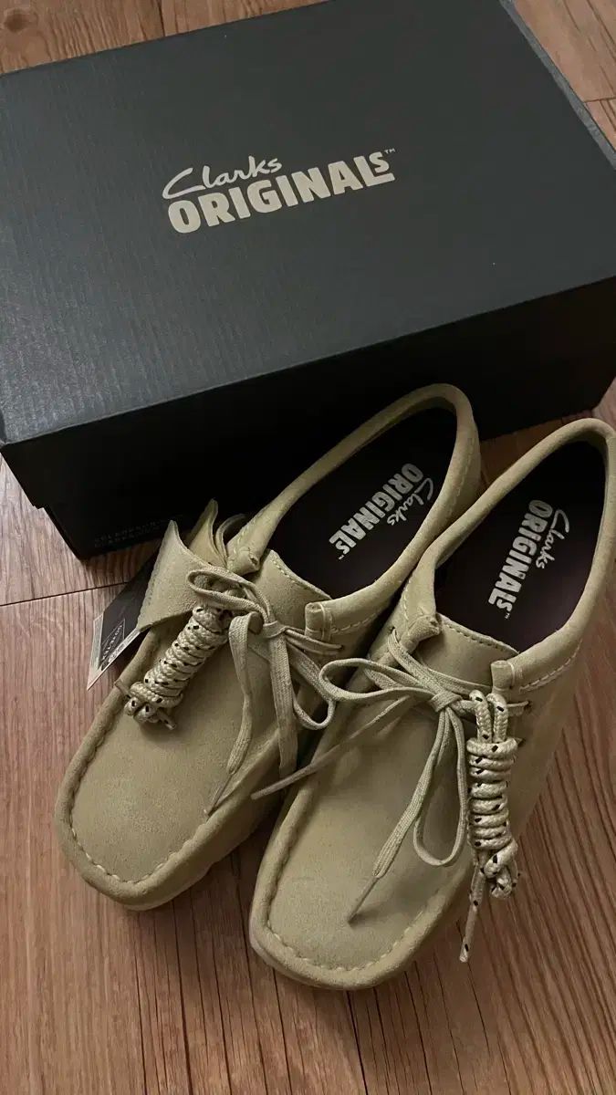 240 UK5 Clarks クラークス ワラビー GTX メープル スエード