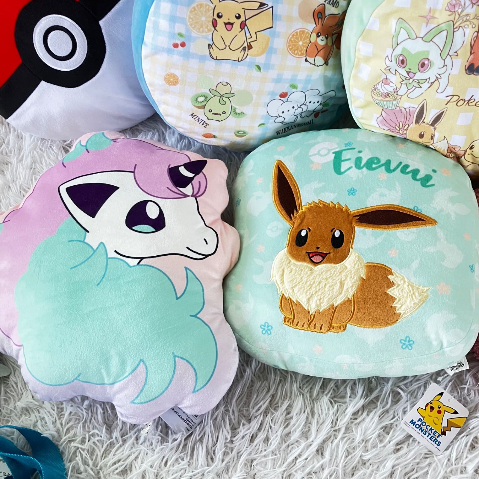 ポケモン　イーブイ　グッズ クッション　ポケモンカード　レア　非売品 未使用品 ポケモン イーブイ ぬいぐるみ クッション ビッグ