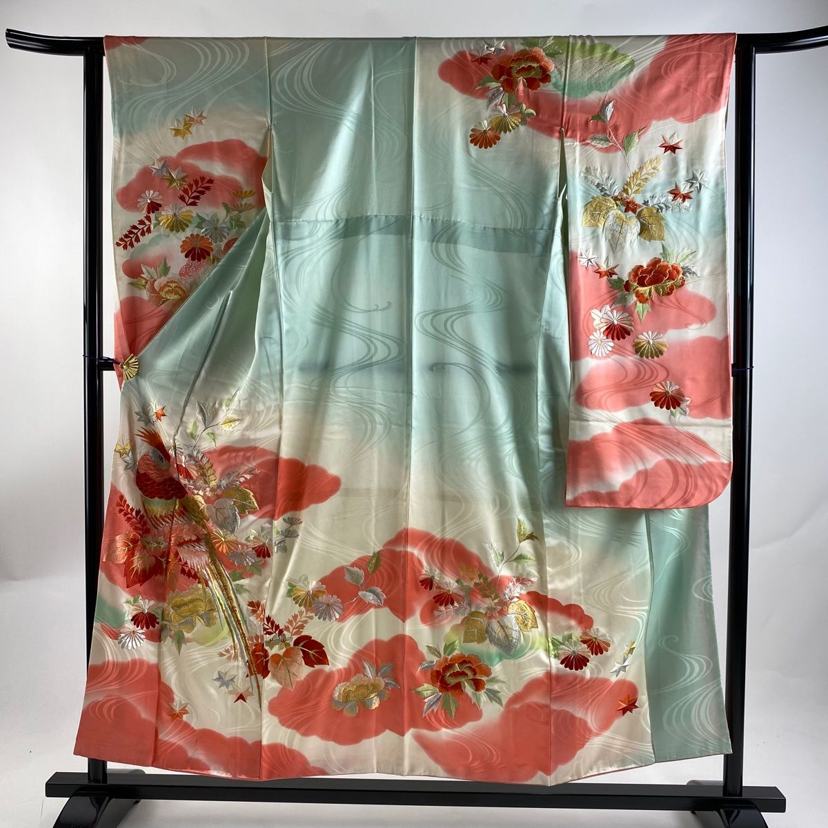 振袖 銀通し 刺繍 紋意匠 チューリップ 身丈171cm パールトーン加工済 振袖 銀通し 刺繍 紋意匠 チューリップ 身丈171cm パールトー