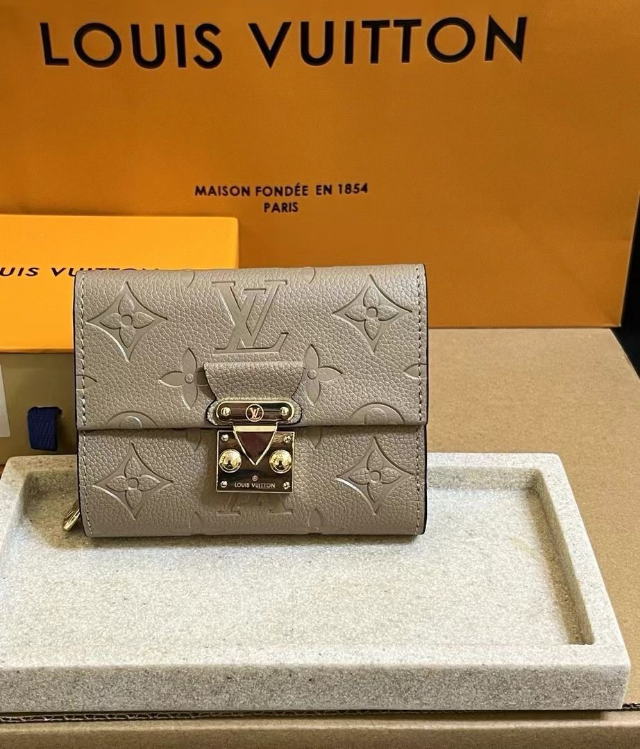 極美品ルイヴィトン LOUIS VUITTON の三つ折り財布