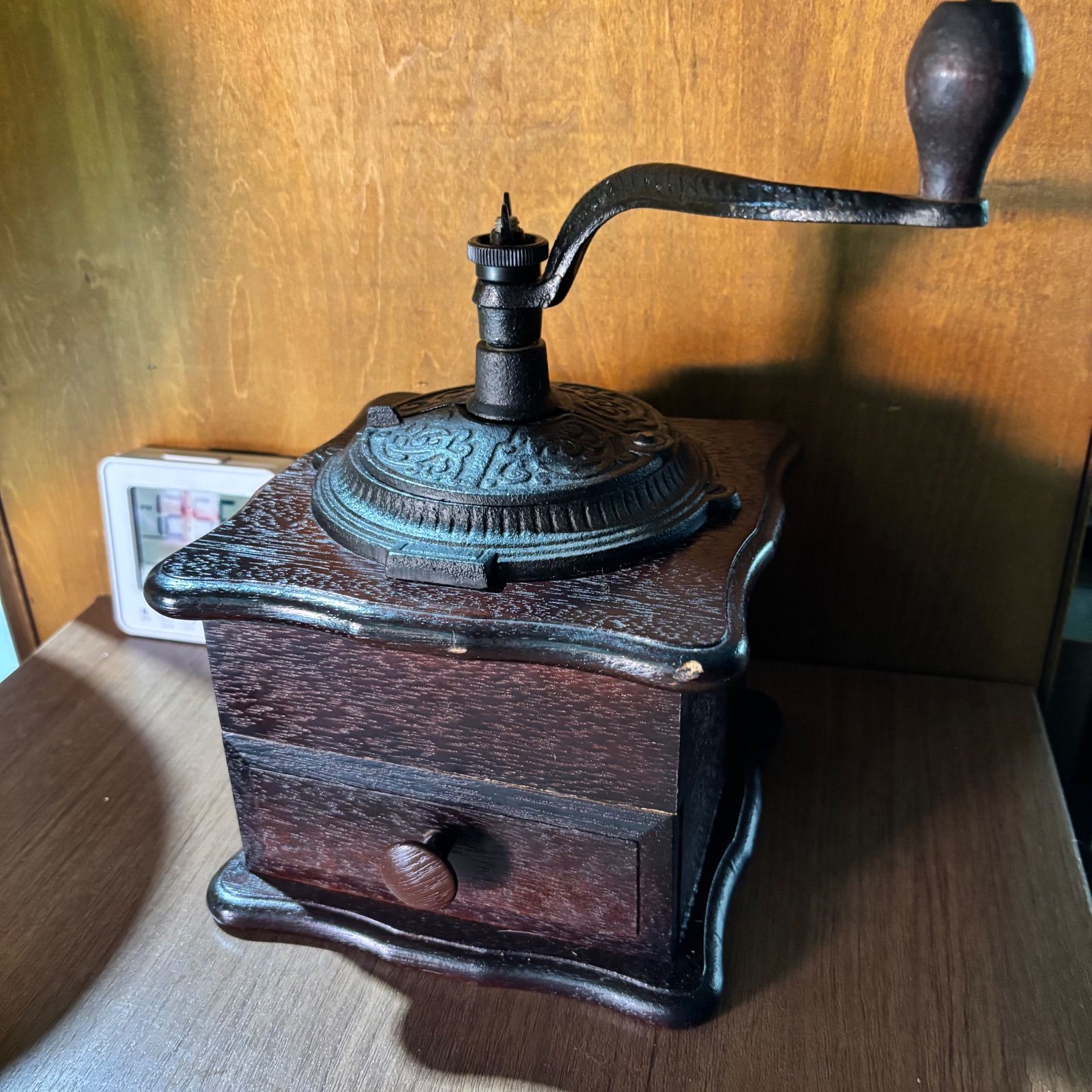レトロ コーヒーミル 手挽き アンティーク 手動 粗さ調節 黒鉄 木製