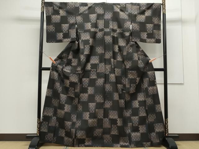 平和屋着物●本場大島紬　9マルキ　泥染め　格子吉祥文　証紙付き　正絹　逸品　CAAS9244th 平和屋着物○本場大島紬 9マルキ 泥染め 格子吉祥文 証紙付き 正絹