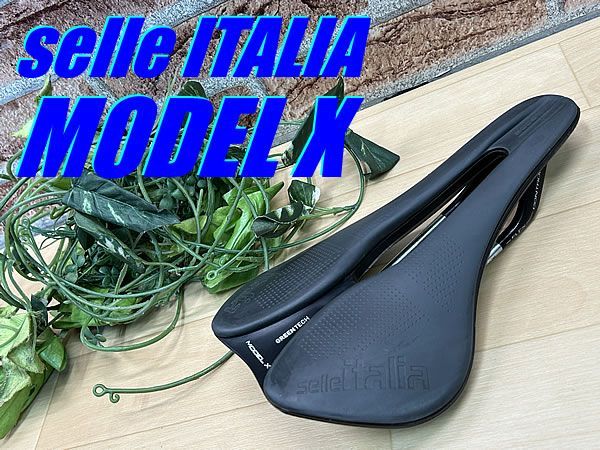 イチ推し!! 良品!! selle ITALIA MODEL X GREENTECH BOOST 245×145mm 310g セライタリア モデルX スーパーフロー ショートノーズサドル ロード ミニベロ クロス MTB 同梱発送承り中!! M-264