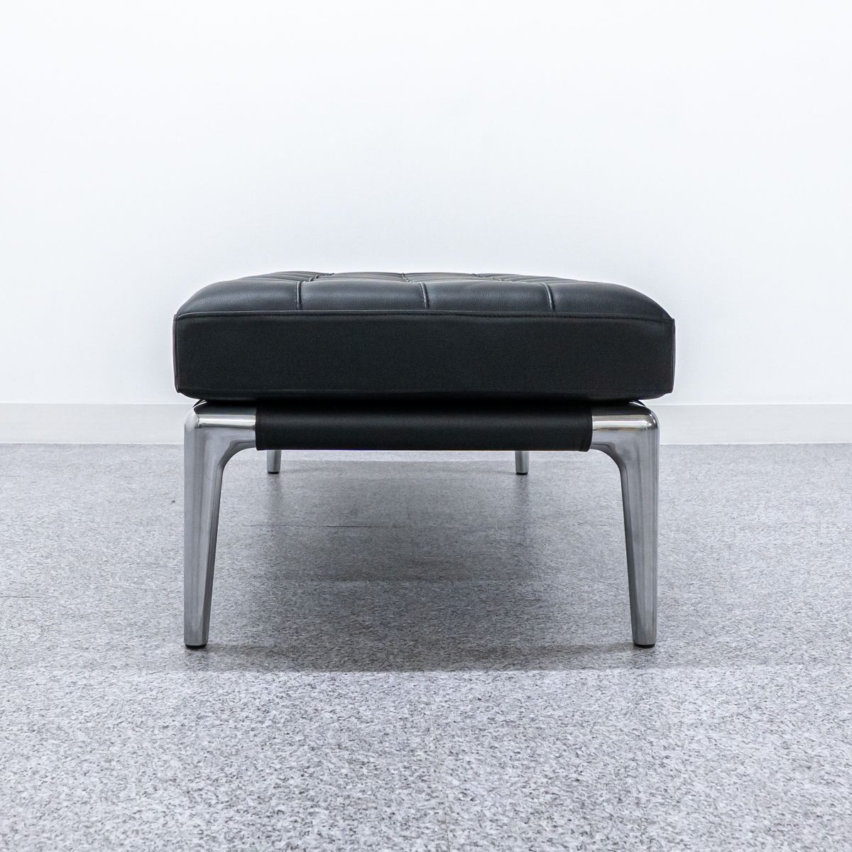 Cassina カッシーナ“GRANDANGOLO” 本革 オットマン 26万