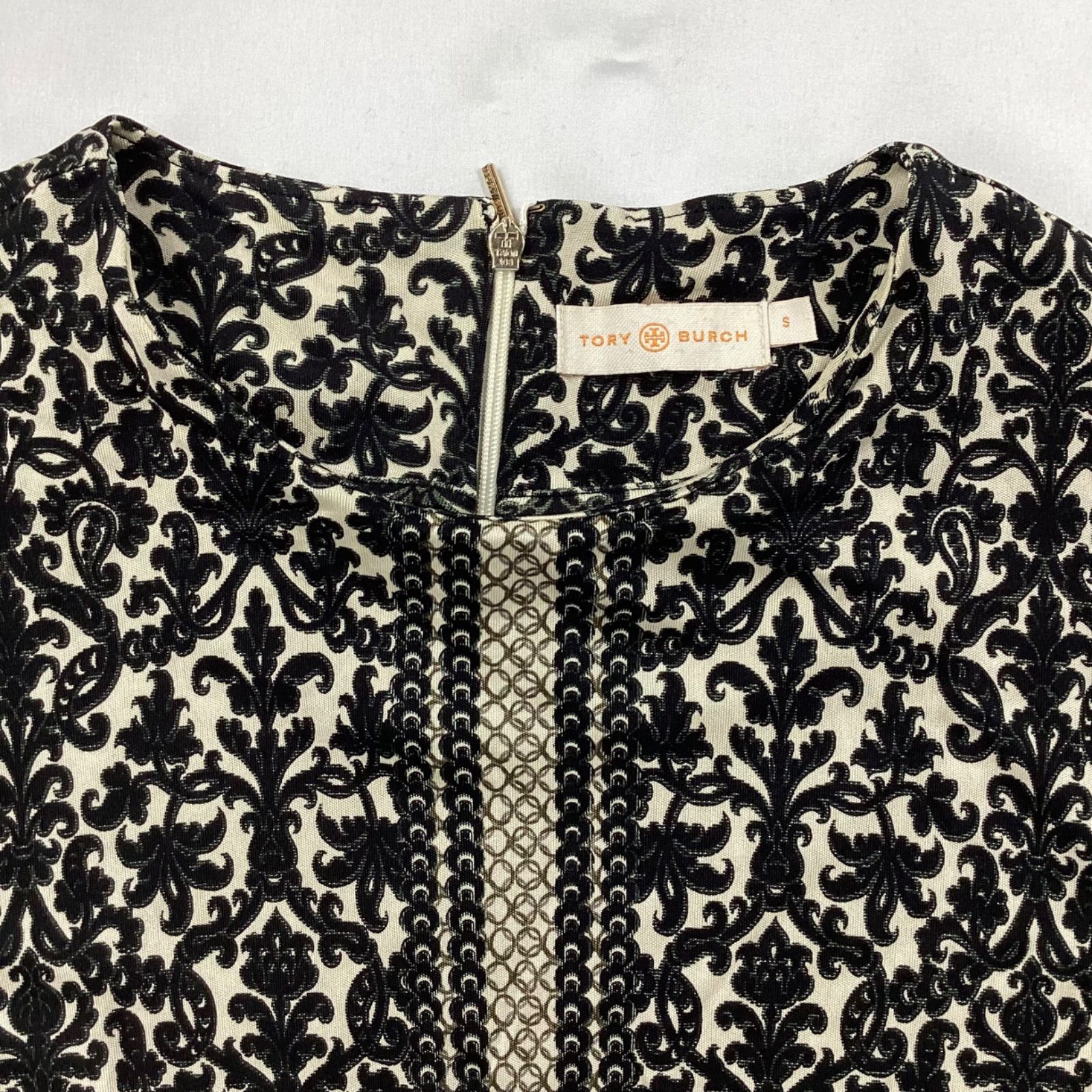 トリーバーチ シルク100%ワンピース 総柄 黒茶 伸縮あり 大人っぽ Sサイズ TORY BURCH トリーバーチ ワンピース 総柄 シルク100% - メルカリ