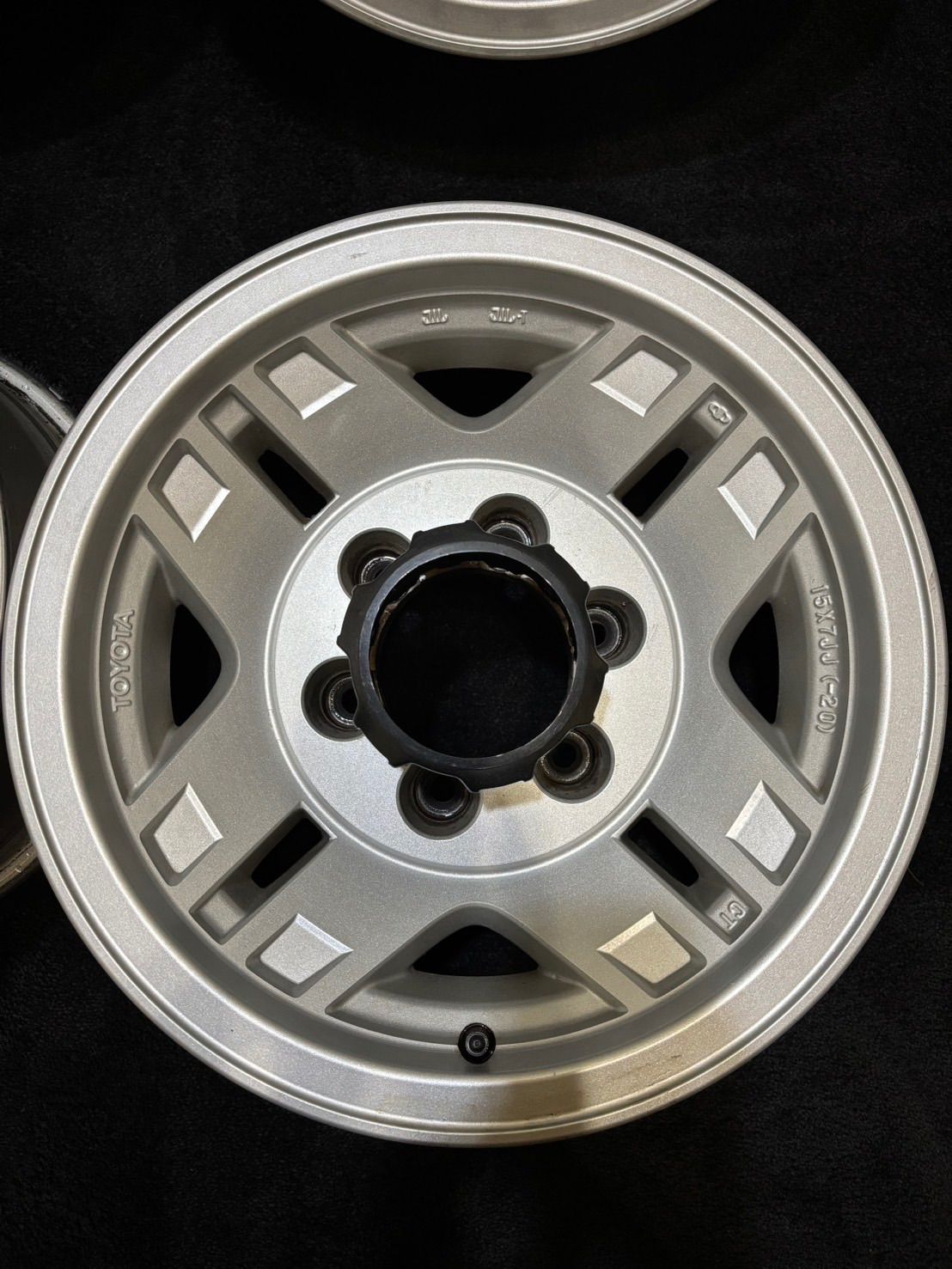 15インチ アルミ ホイールランクルプラド78 ランクルプラド(KZJ78W)後期 EMR PRODUT 15インチホイール 8J