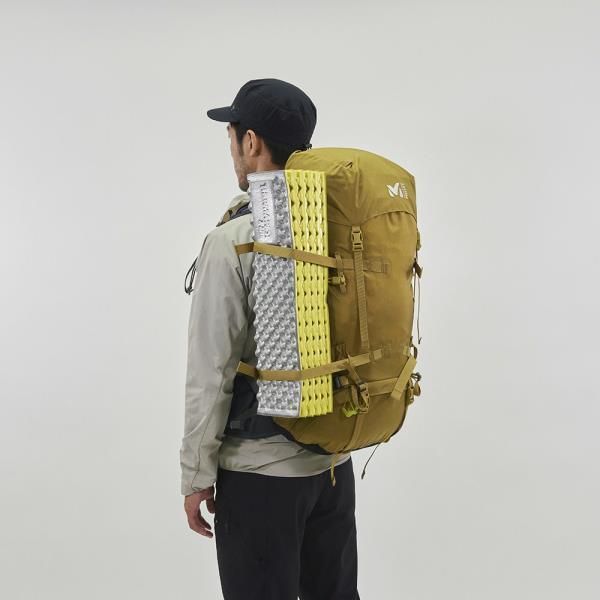 トレッキングバッグ