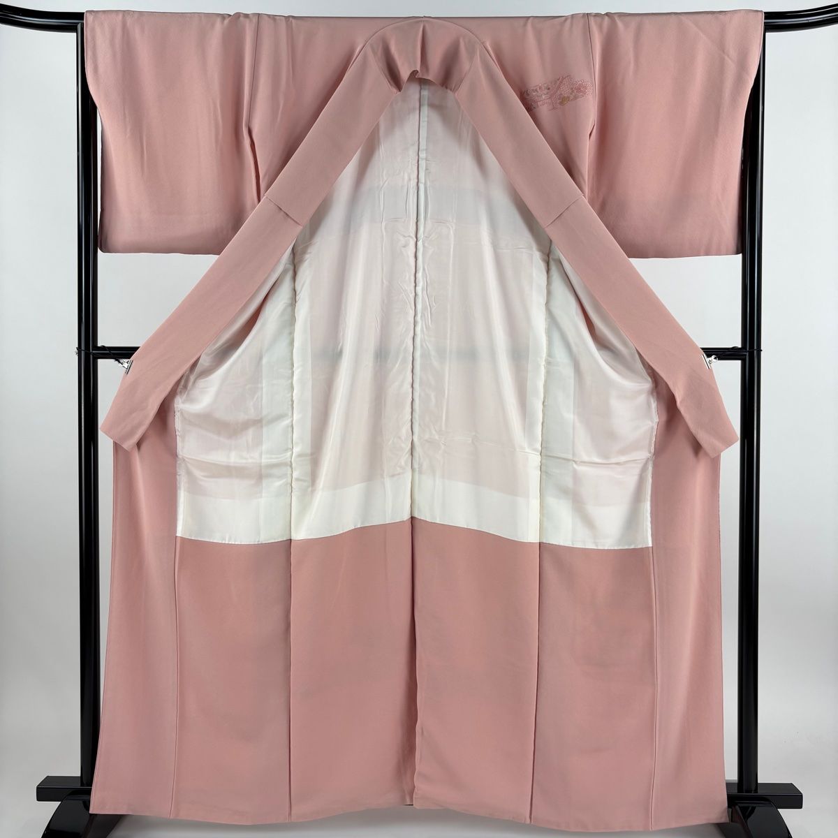 付下げ 身丈162.5cm 裄丈65cm M 袷 草花 ヱ霞 刺繍 薄ピンク 正絹 秀品