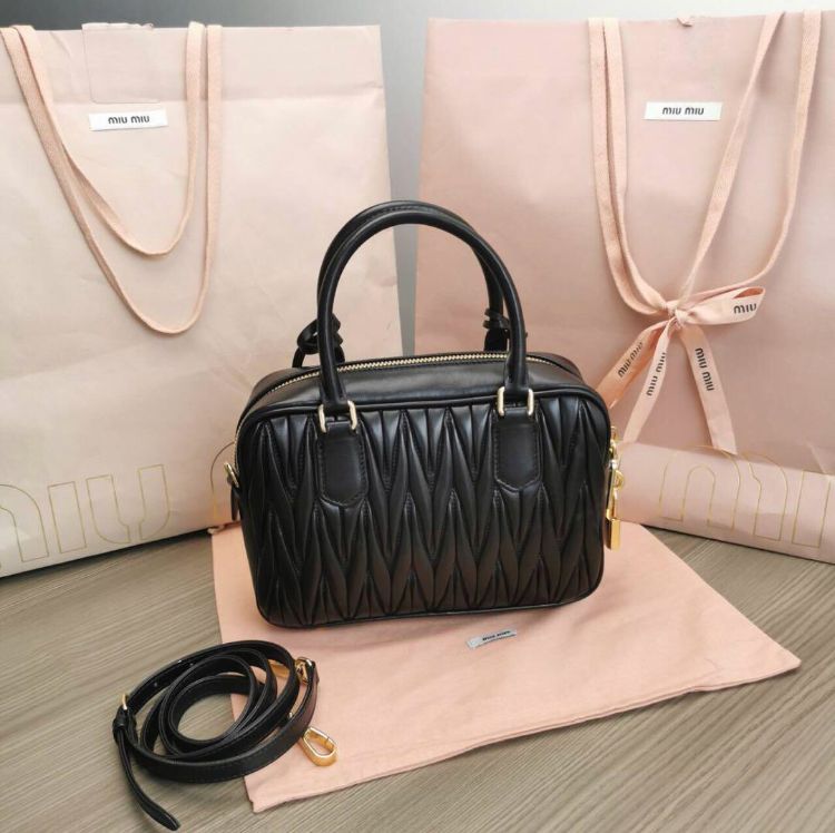 ✨MIU MIU ‎✦ミュウミュウボウリングバッグ ハンドバッグ - メルカリ