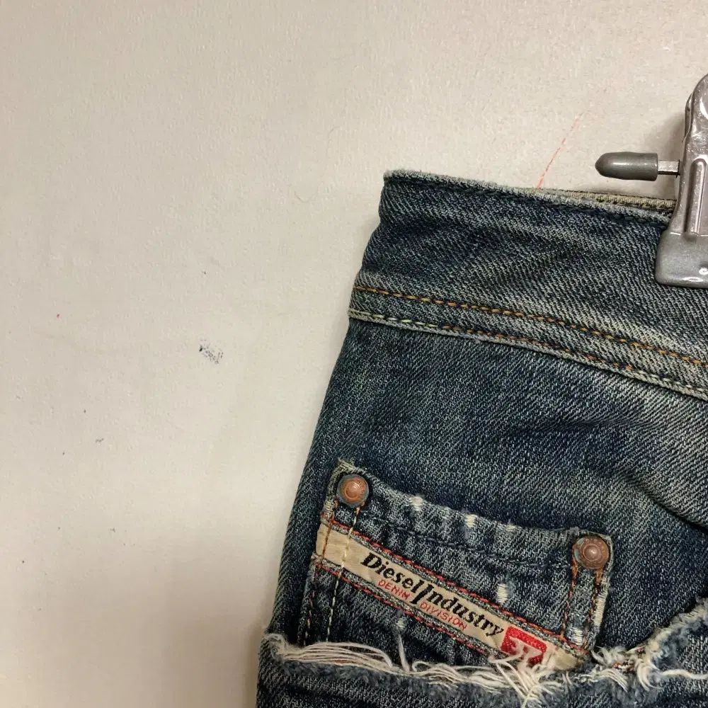 DIESEL ペイント デニム 31インチ DIESEL(ディーゼル) メンズ デニム 31 インチ@ 9991 - メルカリ