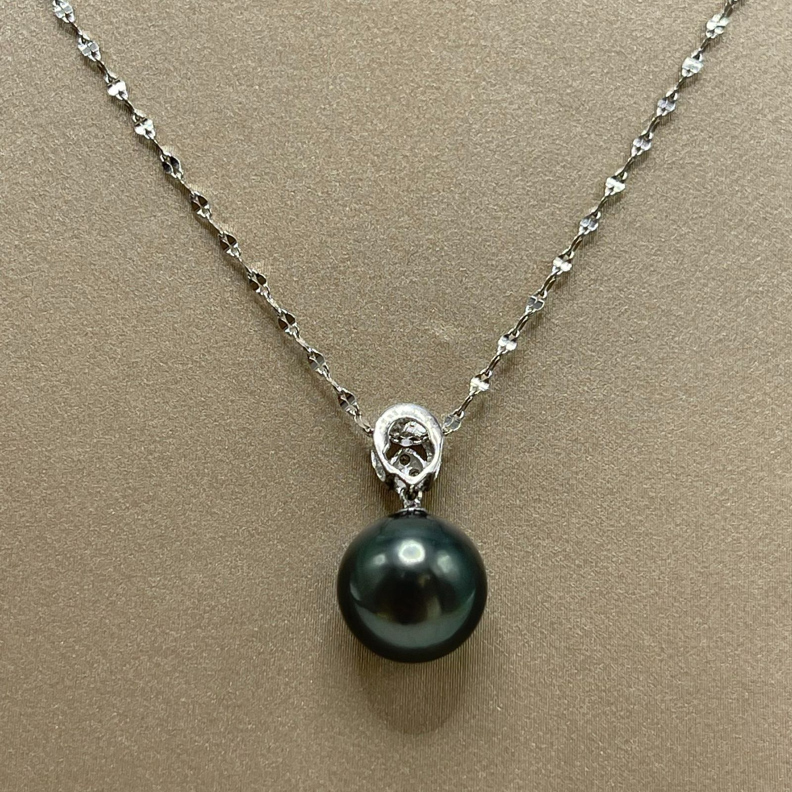 黒蝶真珠 ペンダント トップ k18WG ダイヤモンド0.03 黒蝶真珠
