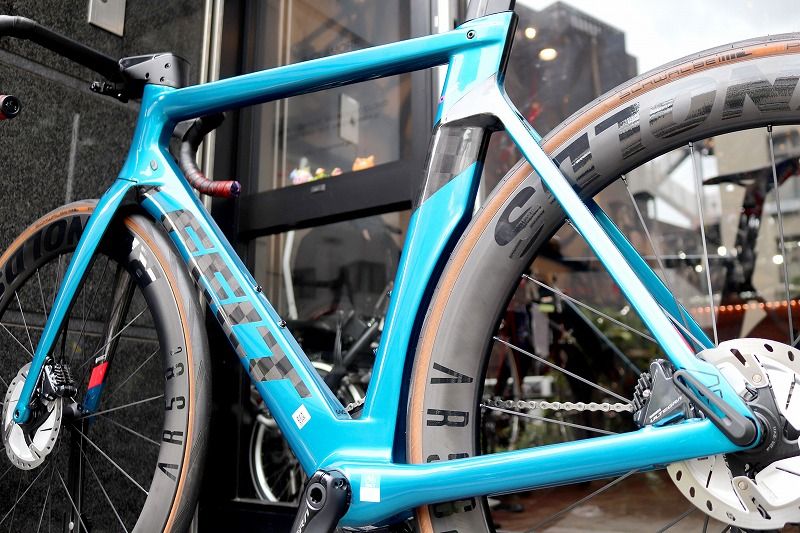 FELTフルカーボン、フルアルテグラロードバイク AR | Advanced | Ultegra Di2 | Felt公式日本語Web