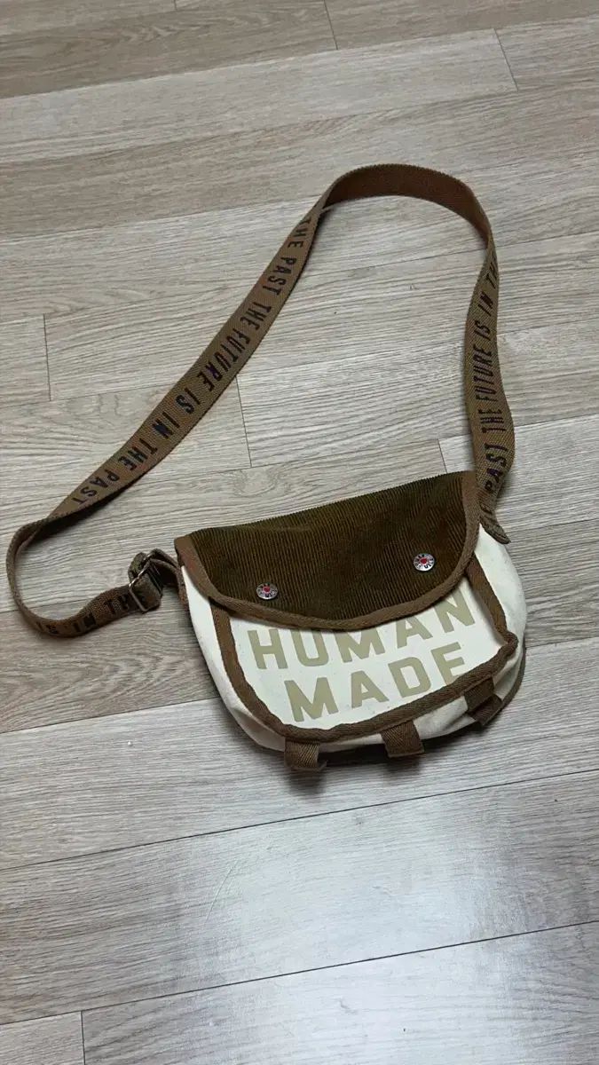 HUMAN MADE ブラウンショルダーバッグ HUMAN MADE ヒューマンメイド 24SS SHOULDER BAG ロゴデザイン