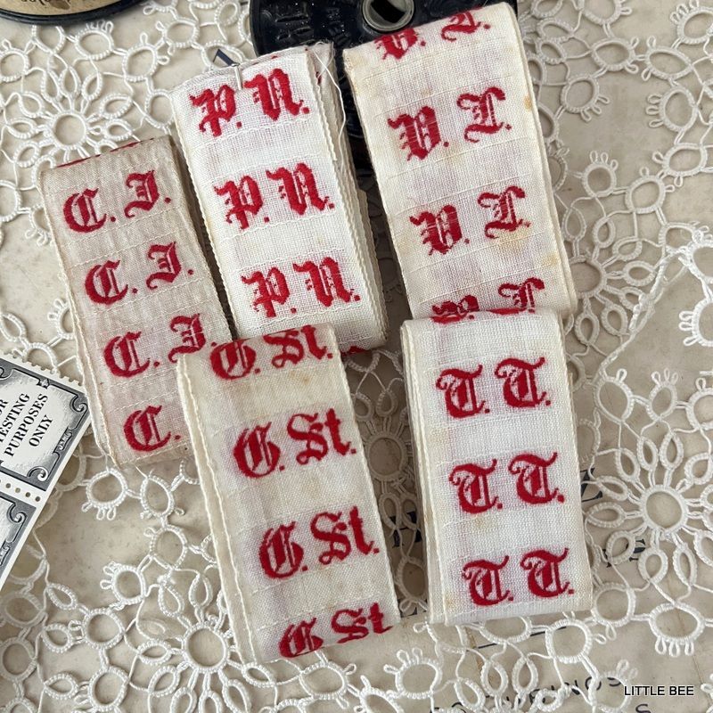 125】たくさん 16枚！フランス アンティーク ビンテージ 手刺繍 イニシャル 131】たくさん16枚！ フランス アンティーク イニシャル 手刺繍