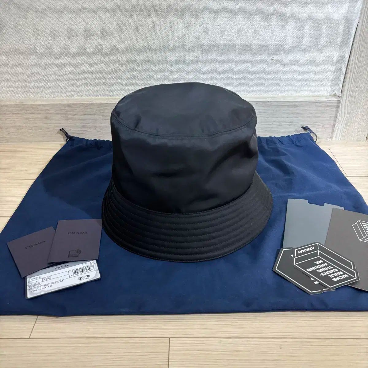 上品コーデはコレで安心！ S リナイロン Prada(プラダ) XL グレード/クリームプレート + 帽子
