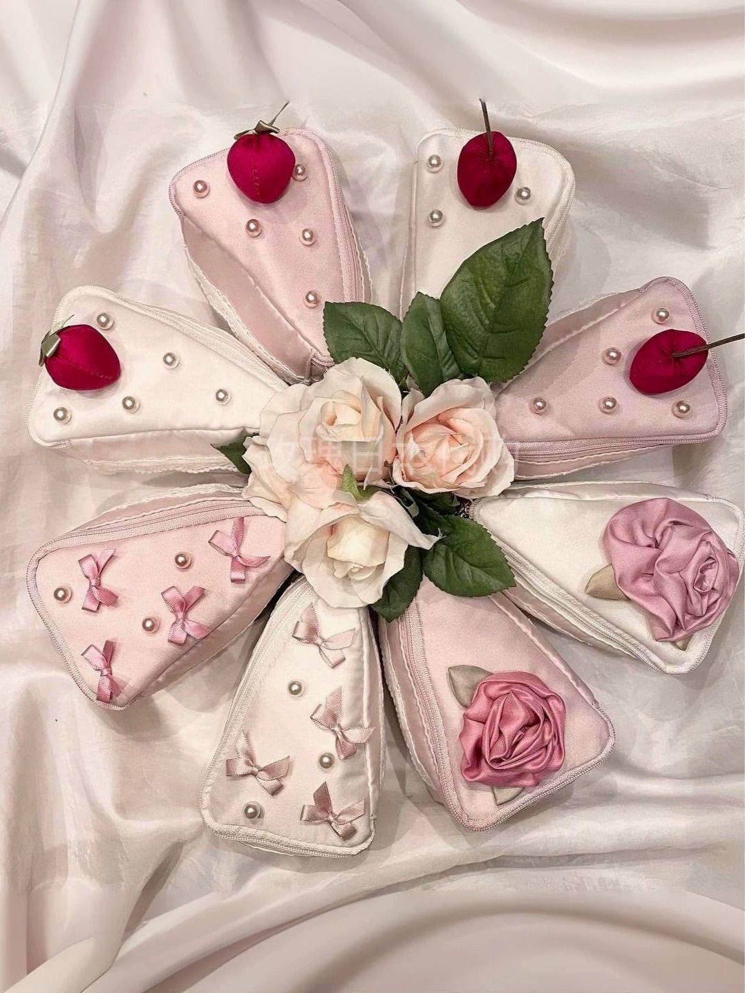 【正規販売店】 de Maison FLEUR 3Dケーキ いちご Strawberry メゾンドフルール 財布・ケース・小物入れ