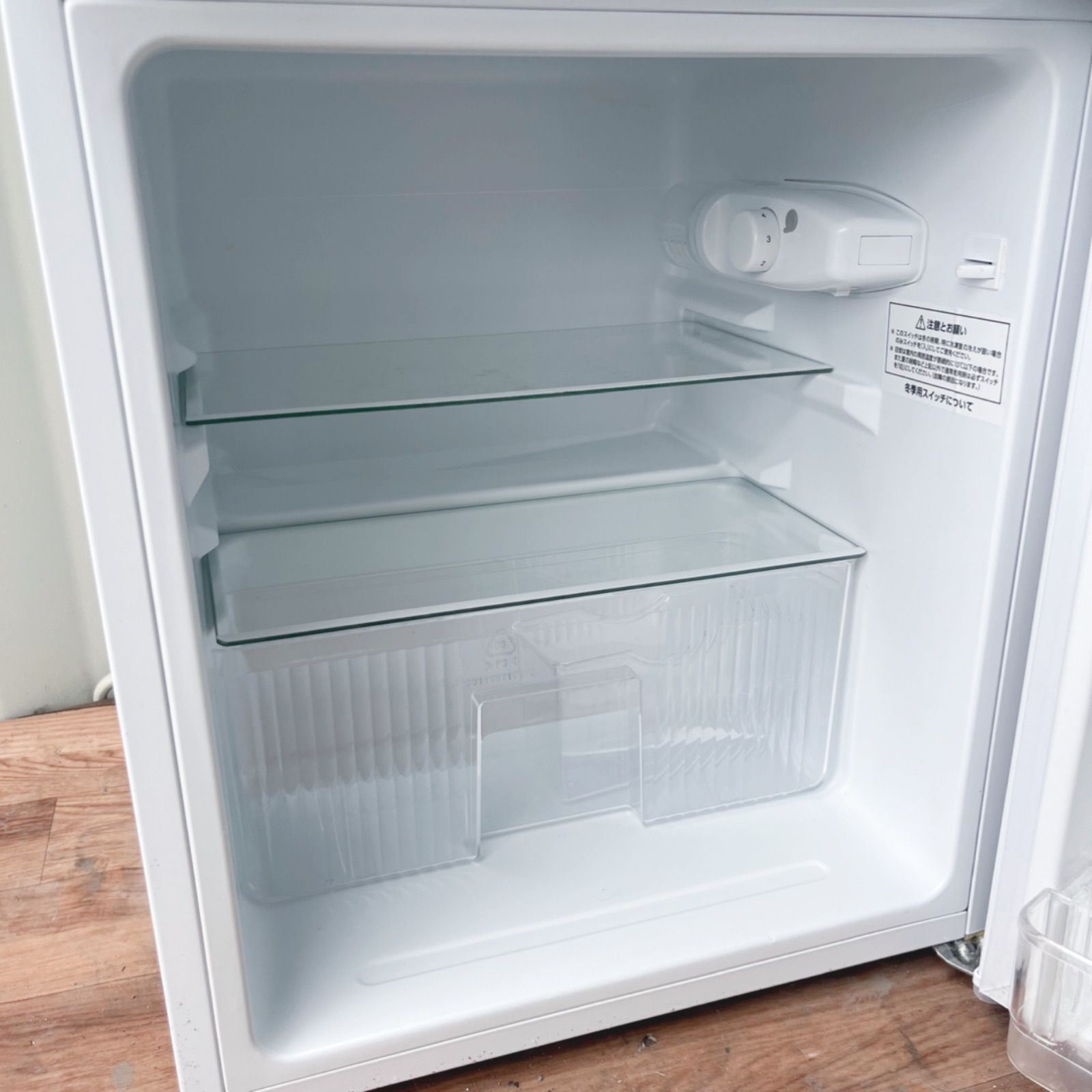 シンプルホワイトインテリア小さめ便利サイズ冷蔵庫